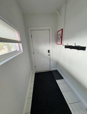 Interior - The Summit: Downtown SLC/ Pets OK/ W&D/ Fireplace (Salt Lake City)
