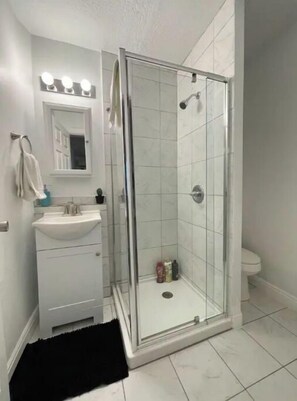 Douche, sèche-cheveux