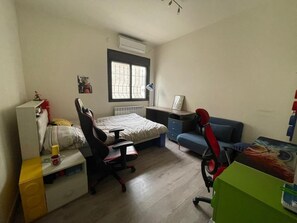 3 bedrooms, bed sheets