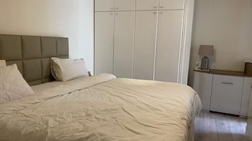 3 bedrooms, bed sheets