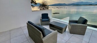 Waterfront terrace apartment in Porticcio