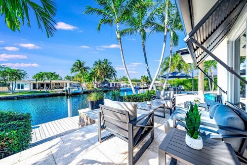 Heated Pool! WaterFront Home! 1 Mile To Beach!