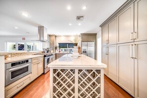 Fridge, microwave, oven, stovetop - Heated Pool! WaterFront Home! 1 Mile To Beach! (Pompano Beach)