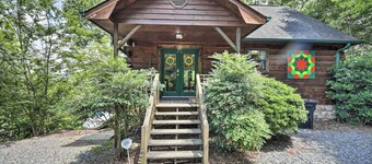 Mountain retreat w/ views & 4 min to city! Gas Fireplace~Pet Friendly~Games!