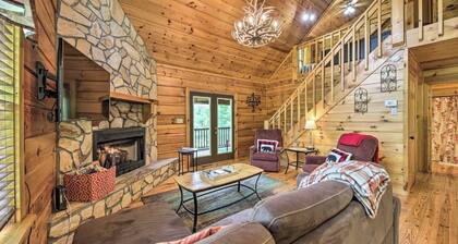 Mountain retreat w/ views & 4 min to city! Gas Fireplace~Pet Friendly~Games!