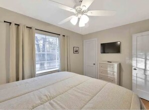 2 bedrooms, desk, free WiFi, bed sheets