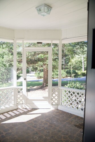 Vestavia Cottage-Cozy 2/1