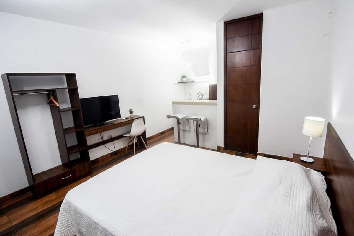 Quarto solteiro exclusivo, 1 quarto | Roupas de cama premium, edredons de pluma, frigobar, escrivaninha
