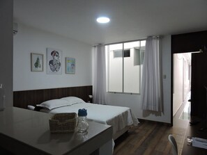 Singola Exclusive, 1 camera da letto | Biancheria da letto di alta qualità, copriletto in piuma, minibar