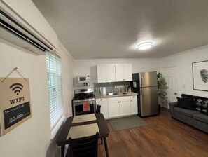 Micro-ondes, four, plaque de cuisson