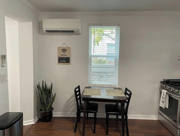 Dining - THE LIFTS: Downtown SLC! Fresh & Clean! Pets OK! (Salt Lake City)