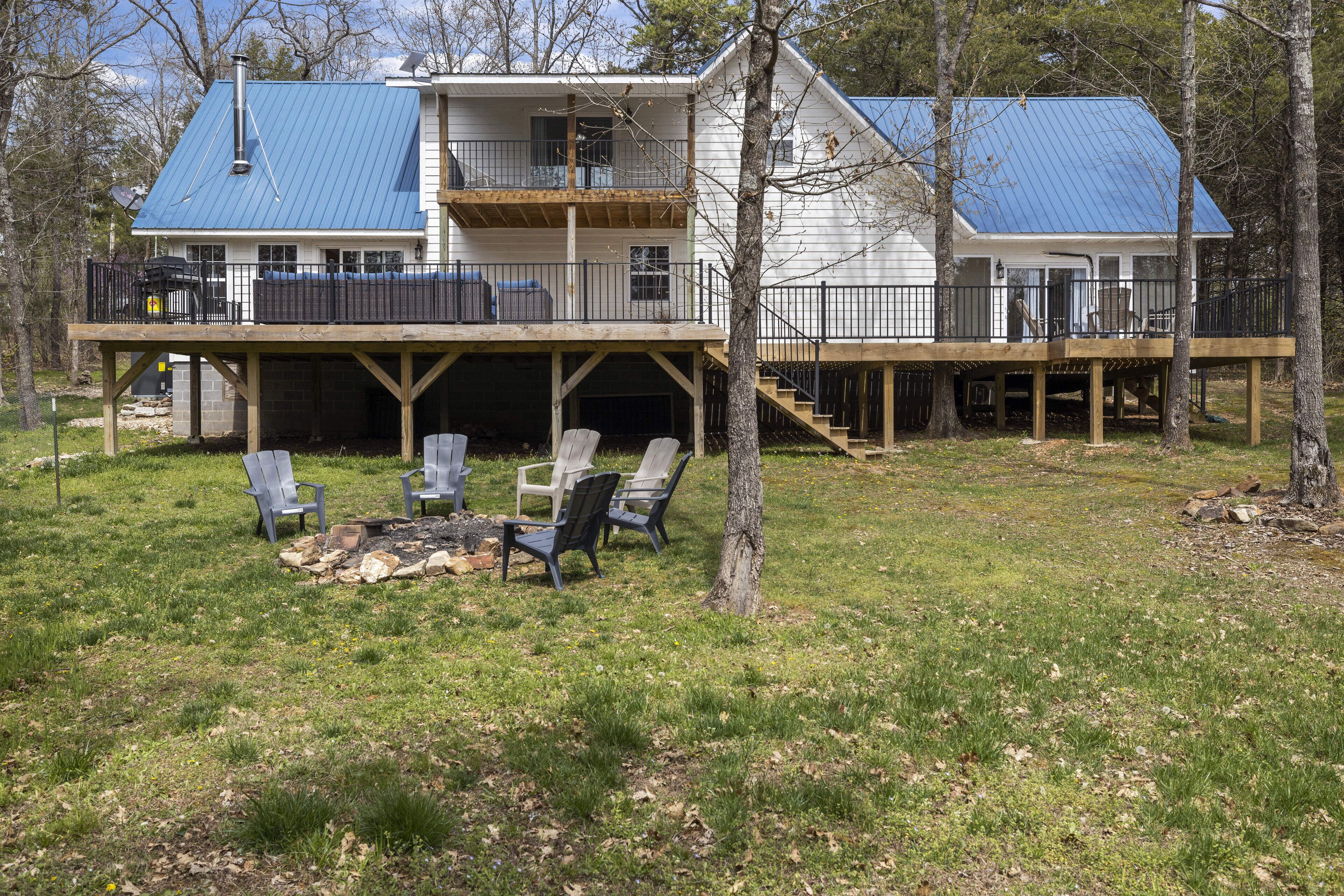 Expansive and Private Retreat Near Marinas, Shops, and Local Attractions