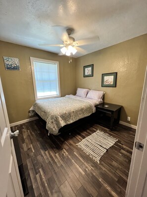 2 Schlafzimmer, Schreibtisch, WLAN, Bettwäsche