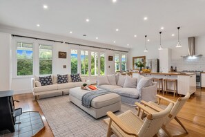 TV, Netflix, streaming services - Botham's Beauty - Blenheim Holiday Home (Blenheim)