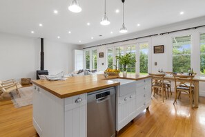 Interior - Botham's Beauty - Blenheim Holiday Home (Blenheim)