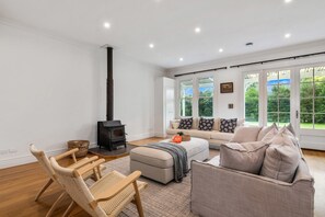 TV, Netflix, streaming services - Botham's Beauty - Blenheim Holiday Home (Blenheim)