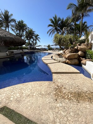 Outdoor pool, a heated pool - Residencial Familiar con Jacuzzi Exclusivo y Playa Privada! (Acapulco de Juárez)