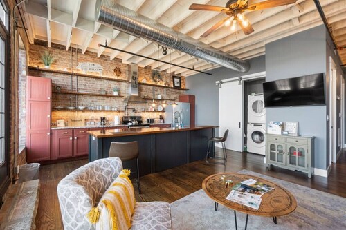 Urban Loft #5 GRAY · Downtown Urban Loft above Restaurants & Boutiques