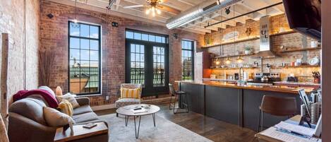 المنشأة من الداخل