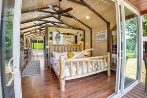 1 dormitorio, escritorio, tabla de planchar con plancha y wifi