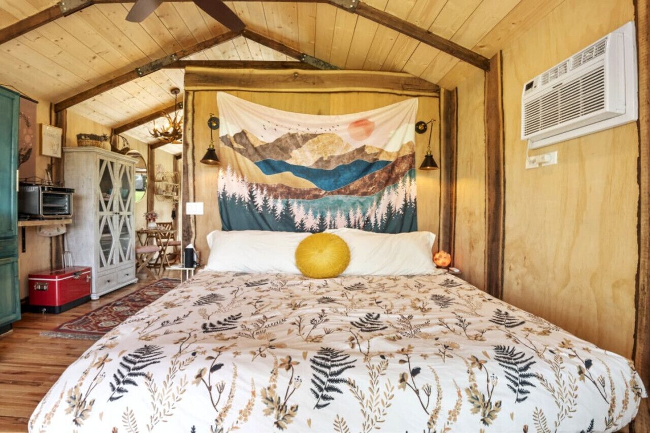 1 dormitorio, escritorio, cortinas opacas