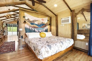 1 bedroom, desk, blackout curtains, iron/ironing board - FRISCO · Tiny Houses of French Village Tranquil & Relaxing (French Village)