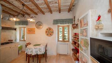 Vila, Boleh Merokok | Area keluarga