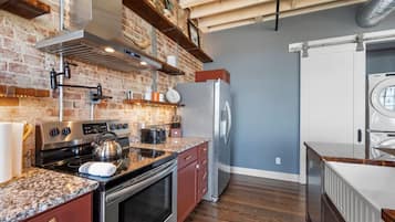 Fridge, microwave, oven, stovetop