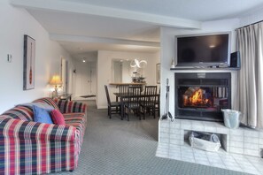 TV, fireplace