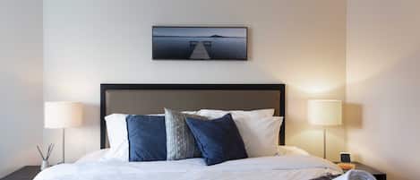 2 bedrooms, desk, iron/ironing board, WiFi