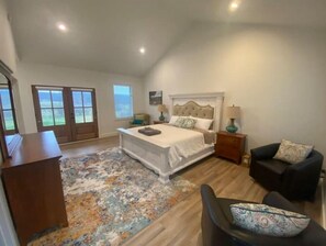5 bedrooms, travel crib, free WiFi, bed sheets