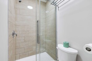 Regadera y secadora de cabello 