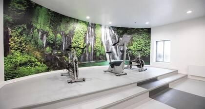Spacious studio Laval, all included, wifi, parking