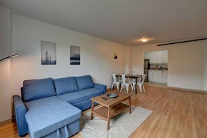 TV, offices - Spacious 1 bedroom in Laval, wifi,parking all incl (Laval)