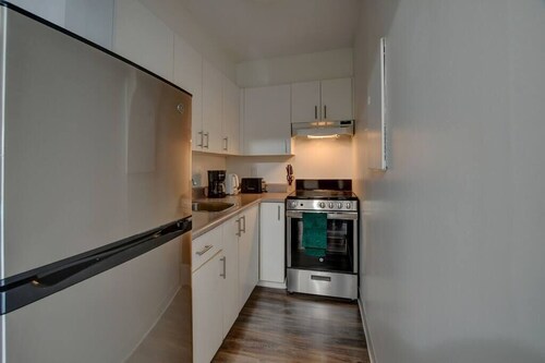 Spacious 1 bedroom, with balcony, Laval, all incl