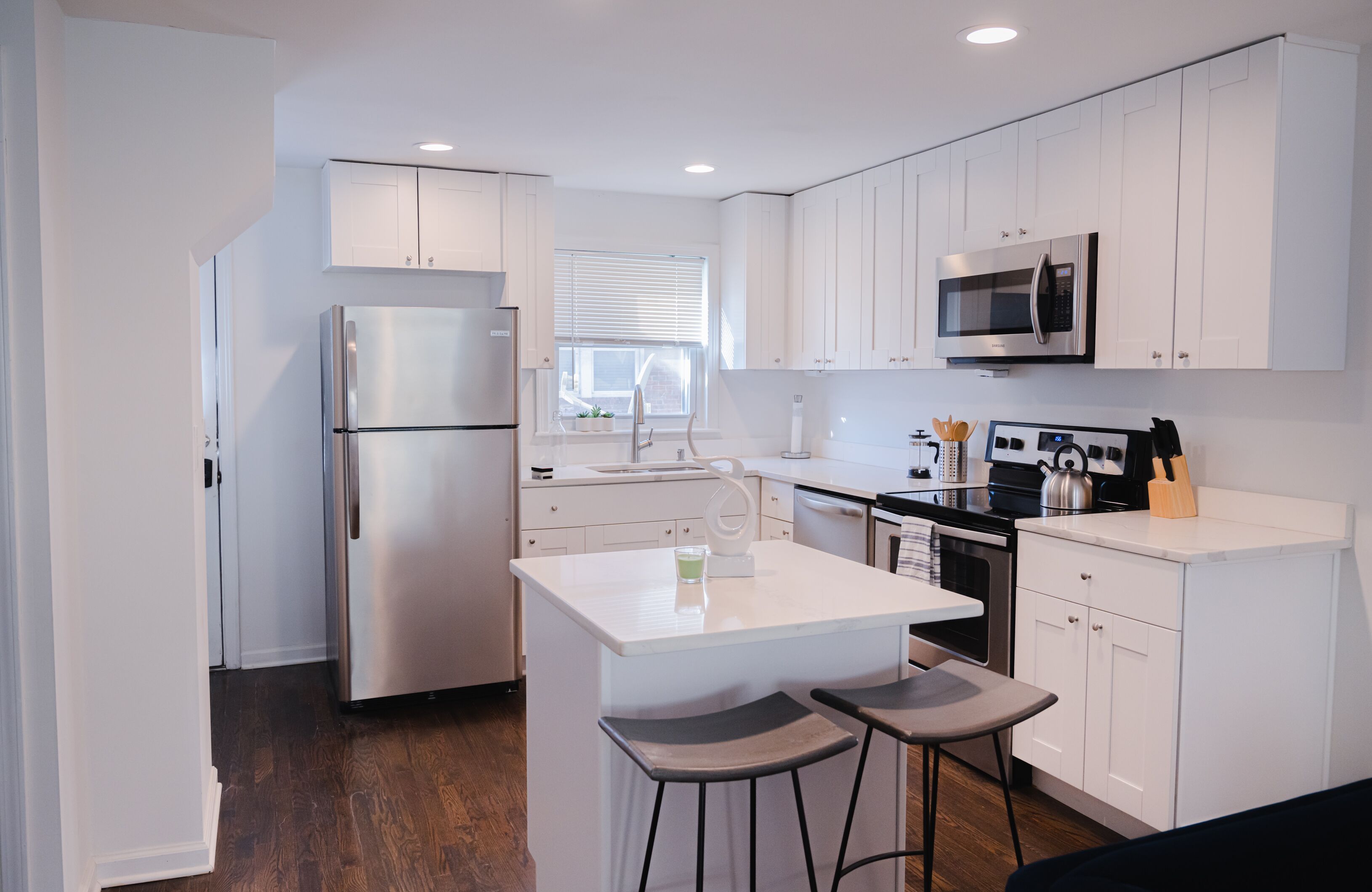 雪櫃、微波爐、焗爐、爐具