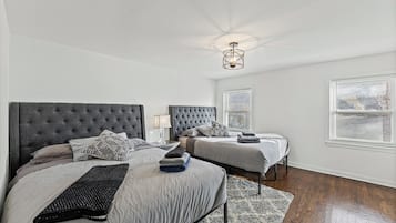 2 chambres, bureau, fer et planche à repasser, accès au Wi-Fi (inclus)
