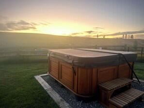 Terrace/patio - Custom, Countryside Barndominium for Multi-Family near Bozeman with Hot Tub (Manhattan)