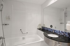 Bathroom - B&B Hotel Girona 3 (Salt)