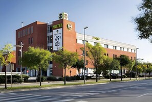 Exterior - B&B Hotel Girona 3 (90679182) (Salt)