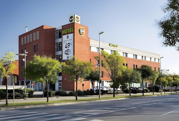 Exterior - B&B Hotel Girona 3 (90679182) (Salt)