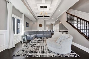 Smart TV, fireplace - Lux Home in Chicago 7mins Downtown (Chicago)