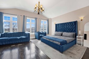 4 Schlafzimmer, Schreibtisch, Bügeleisen/Bügelbrett, WLAN