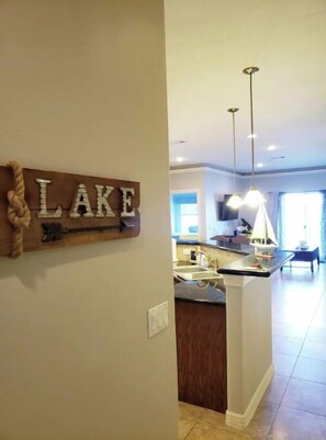 Interior - Lakeview Condo (Willis)