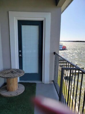 Property grounds - Lakeview Condo (Willis)