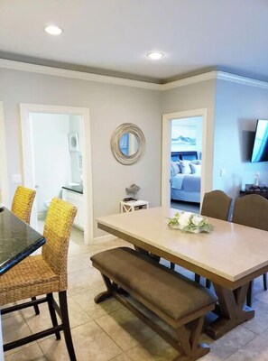 Dining - Lakeview Condo (Willis)