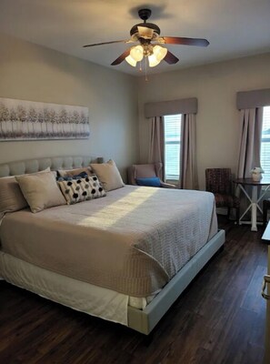 2 bedrooms, WiFi, bed sheets - Lakeview at Casa Couture (Willis)
