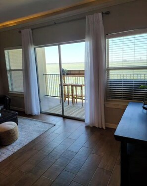 Interior - Casa Couture Lakeside View (Willis)