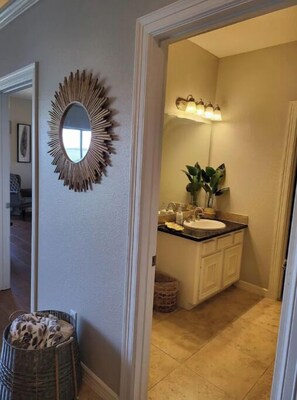 Interior - Casa Couture Lakeside View (Willis)