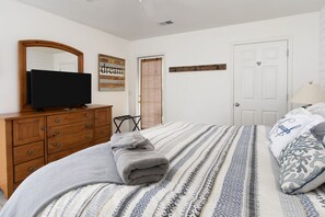 2 bedrooms, desk, iron/ironing board, travel crib
